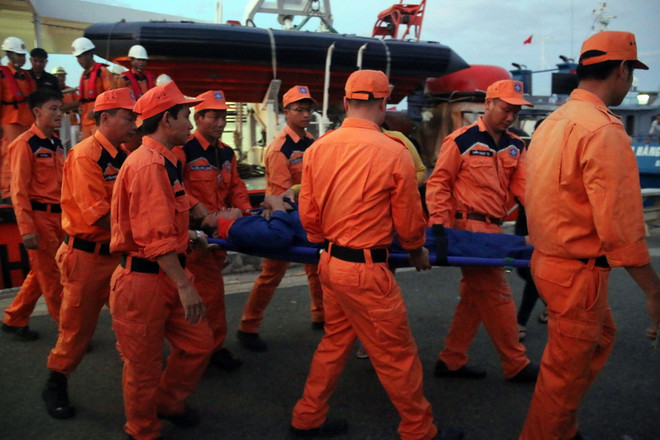 Tìm được 2 thi thể cuối cùng trong vụ tàu cá chìm gần mũi Vũng Tàu ảnh 1