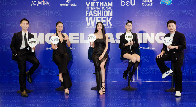 Dàn giám khảo quyền lực. (Ảnh: CTV/Vietnam+) giam khao.jpg