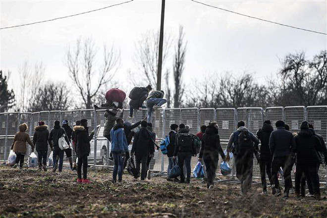 Đụng độ giữa cảnh sát và người di cư tại biên giới Thổ Nhĩ Kỳ-Hy Lạp ảnh 1