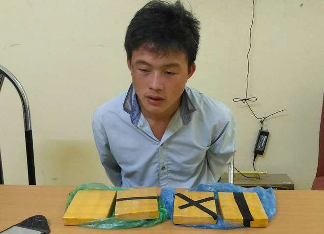 Bắt giữ đối tượng mua bán, vận chuyển trái phép 4 bánh heroin ảnh 1