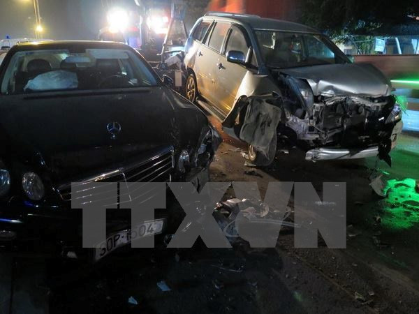 Tai nạn liên hoàn giữa 3 xe ôtô khiến Quốc lộ 2 ách tắc nhiều giờ ảnh 1