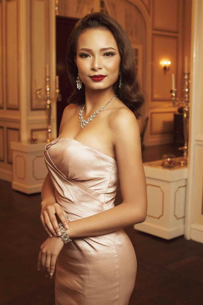 Thí sinh Hoa hậu Hoàn vũ quyến rũ trong váy dạ hội trước đêm chung kết ảnh 28