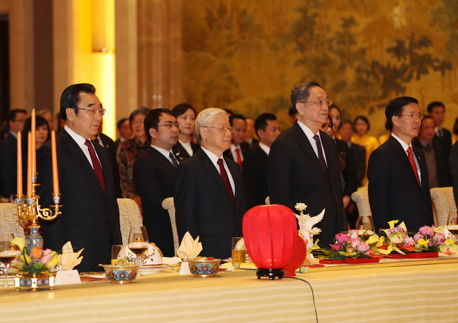 Gặp gỡ hữu nghị chào mừng kỷ niệm 67 năm thiết lập quan hệ Việt-Trung ảnh 1