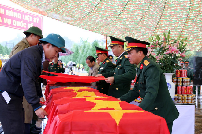 Vĩnh Phúc đón nhận và an táng hài cốt các liệt sỹ hy sinh tại Lào ảnh 1