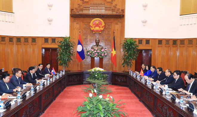 Thủ tướng Việt Nam-Lào thảo luận biện pháp thúc đẩy quan hệ hai nước ảnh 1