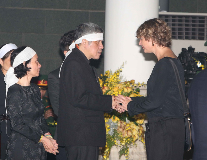 Các đoàn đại biểu tiếp tục vào viếng nguyên Tổng Bí thư Đỗ Mười ảnh 2