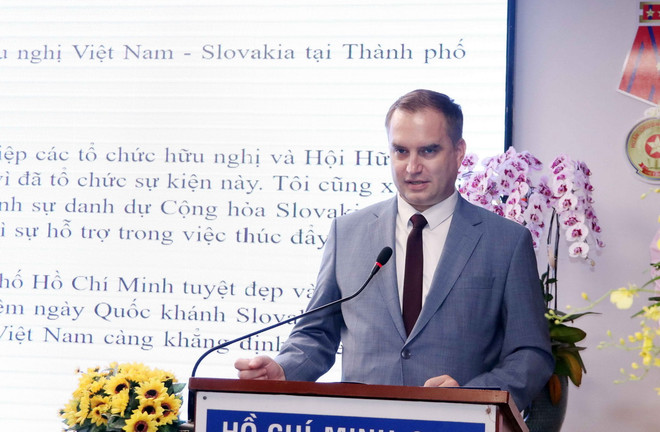 Ông Marian Veres, Đại biện lâm thời nước Cộng hòa Slovakia tại Việt Nam phát biểu tại buổi họp mặt. (Ảnh: Xuân Khu/TTXVN) ttxvn_vietnam Slovakia 2.jpg