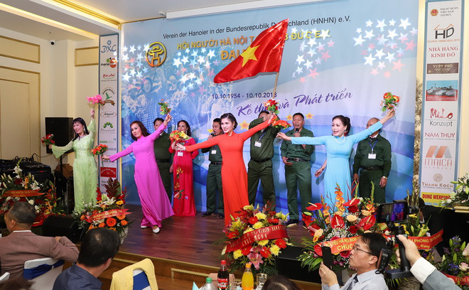 Gặp mặt dịp kỷ niệm 64 năm Ngày Giải phóng Thủ đô tại Đức ảnh 2