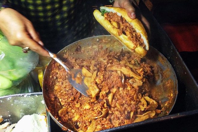 Điểm danh 5 địa chỉ bánh mỳ ngon nức tiếng tại Thủ đô Hà Nội ảnh 4