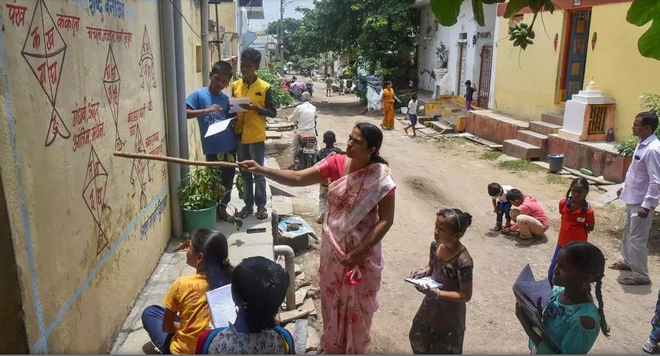 Độc đáo hình thức học ngoài trời tại Ấn Độ thời dịch COVID-19 ảnh 1