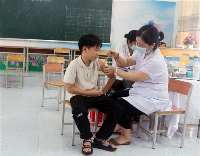 Vì sao nhiều phụ huynh ngần ngại cho con tiêm vaccine ngừa COVID-19? ảnh 2
