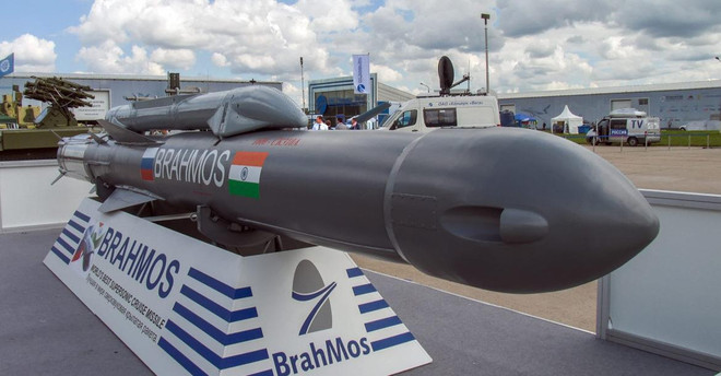 Tên lửa BrahMos. (Nguồn: The Defense Post) Nga và Ấn Độ sản xuất hàng loạt tên lửa siêu thanh BrahMos ảnh 1