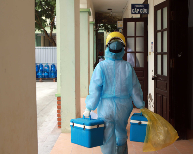 [Photo] Những chiến sỹ nơi tuyến đầu chống dịch COVID-19 ở Bình Xuyên ảnh 9