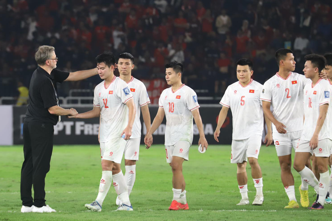Liên tục nhận thất bại, đoàn quân của Huấn luyện viên Troussier trượt dài trên bảng xếp hạng thế giới. (Ảnh: Việt Anh/Vietnam+) vnp_pt.png