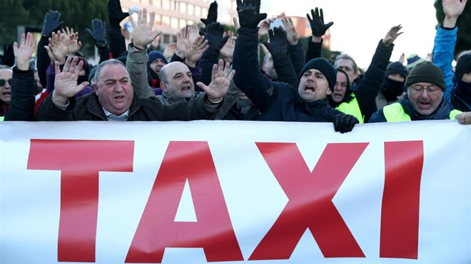 Tây Ban Nha: Biểu tình phản đối dịch vụ chia sẻ xe, 14 người bị thương ảnh 1