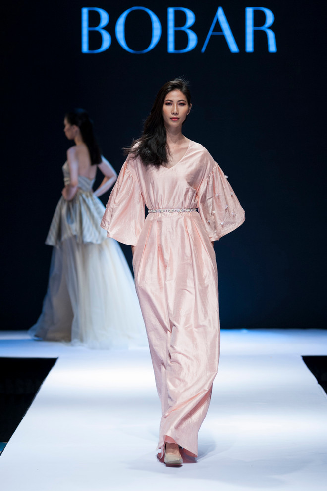 Ngắm 'Phong cách sống châu Âu' trên sàn diễn Việt Nam ảnh 4