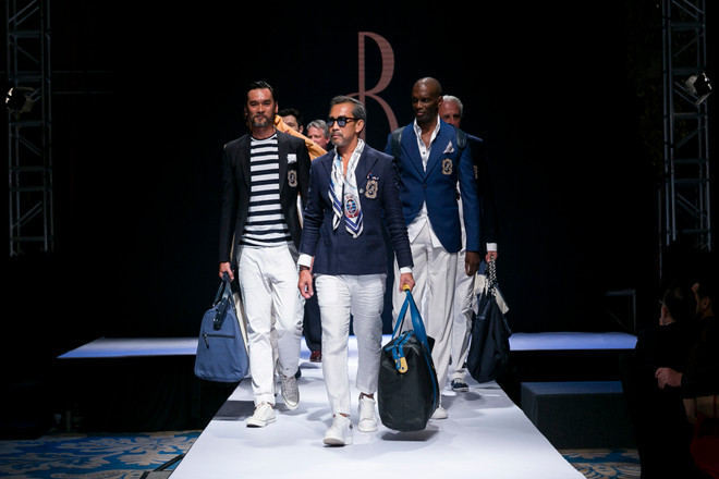 Ngắm 'Phong cách sống châu Âu' trên sàn diễn Việt Nam ảnh 3