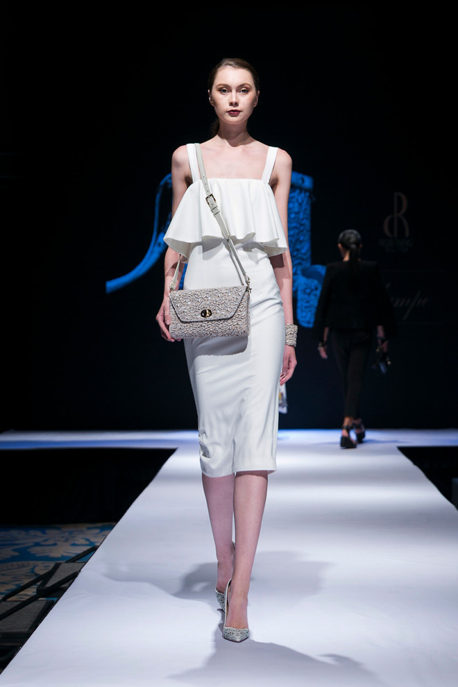 Ngắm 'Phong cách sống châu Âu' trên sàn diễn Việt Nam ảnh 12