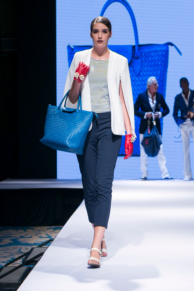 Ngắm 'Phong cách sống châu Âu' trên sàn diễn Việt Nam ảnh 18