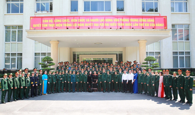 Thường trực Ban Bí thư gặp mặt đại biểu dự Đại hội Công đoàn Quân đội ảnh 1