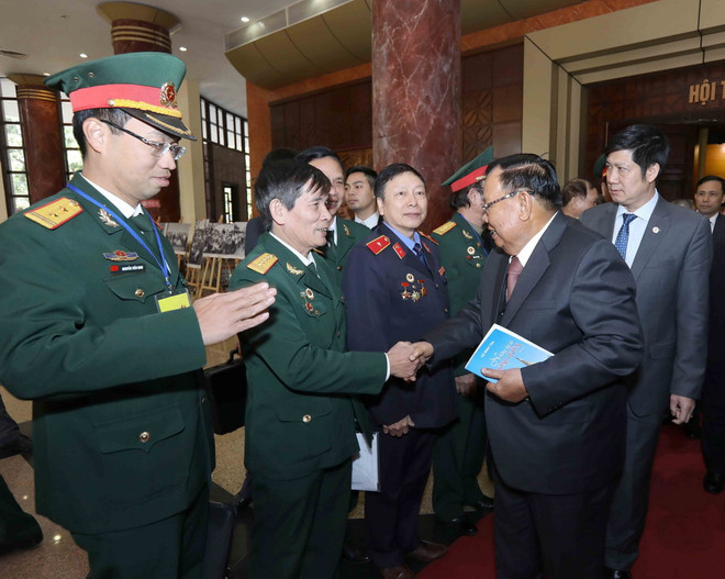 Tổng Bí thư, Chủ tịch nước Lào nói chuyện với thế hệ trẻ Việt Nam ảnh 1