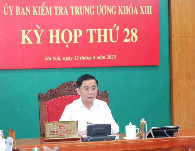 Ông Trần Cẩm Tú, Uỷ viên Bộ Chính trị, Bí thư Trung ương Đảng, Chủ nhiệm Uỷ ban Kiểm tra Trung ương chủ trì kỳ họp. (Ảnh: Phương Hoa/TTXVN) Cảnh cáo Ban cán sự đảng UBND tỉnh Lào Cai nhiệm kỳ 2011-2016 ảnh 2