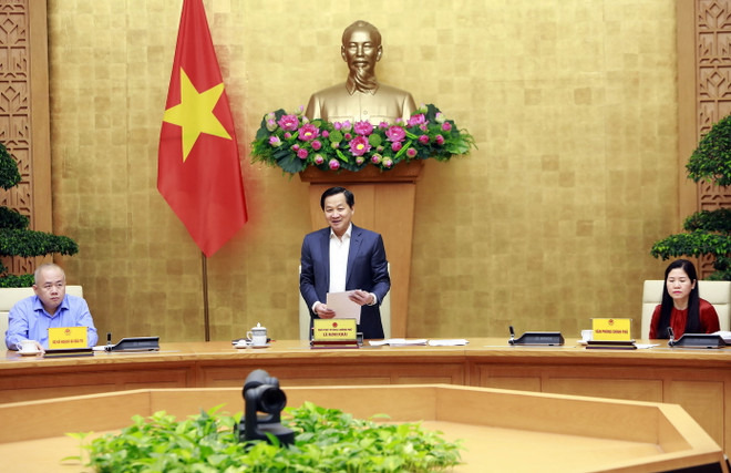 Phó Thủ tướng Lê Minh Khái phát biểu. (Ảnh: An Đăng/TTXVN) 'Điểm mặt' hàng loạt cơ quan giải ngân đầu tư công chưa đạt yêu cầu ảnh 2