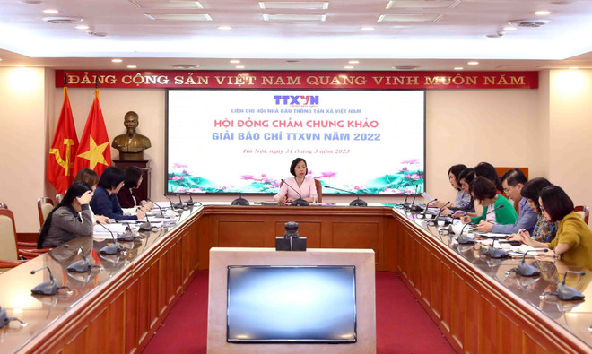 Quang cảnh buổi chấm chung khảo Giải báo chí TTXVN năm 2022. (Ảnh: Phạm Kiên/TTXVN) Giải thưởng Báo chí TTXVN: Nơi hội tụ của các sản phẩm báo chí mới ảnh 1