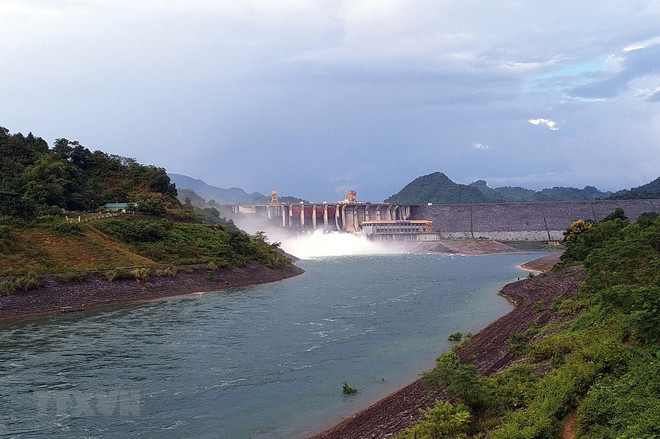 Đóng 1 cửa xả đáy hồ Thủy điện Tuyên Quang vào 15 giờ hôm nay ảnh 1
