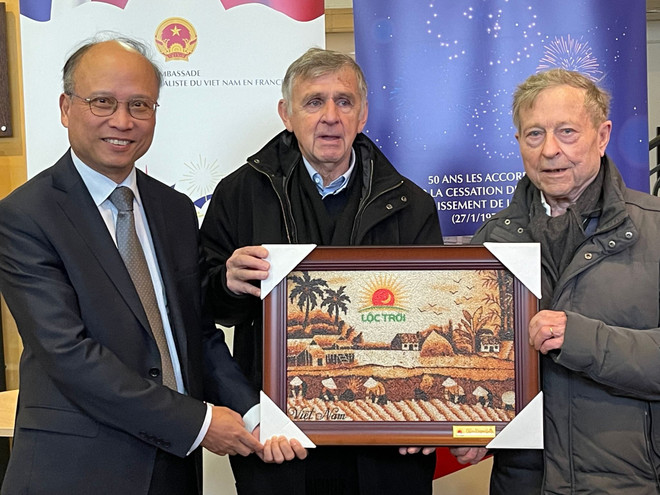 Thành phố Verrières-le-Buisson kỷ niệm 50 năm ngày ký Hiệp định Paris ảnh 3