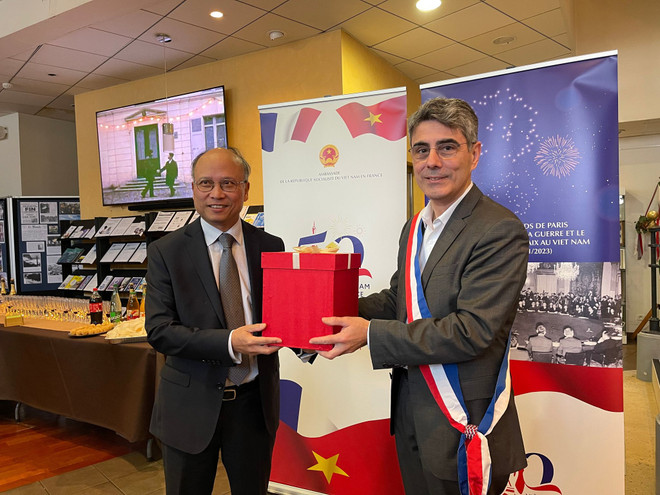 Thành phố Verrières-le-Buisson kỷ niệm 50 năm ngày ký Hiệp định Paris ảnh 4