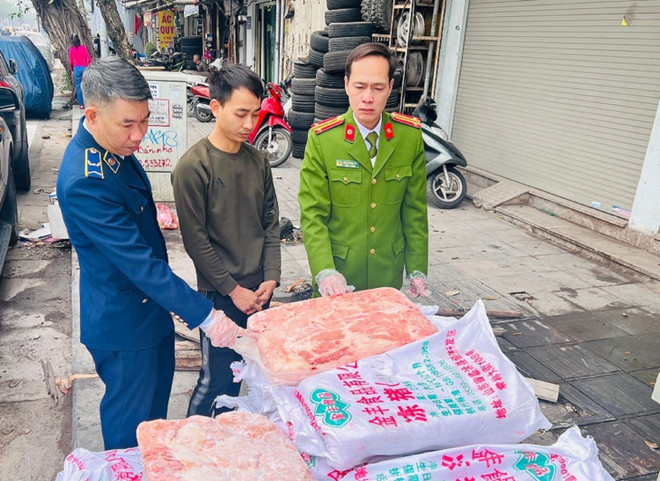 Liên tiếp phát hiện, thu giữ lượng lớn thực phẩm không rõ nguồn gốc ảnh 1