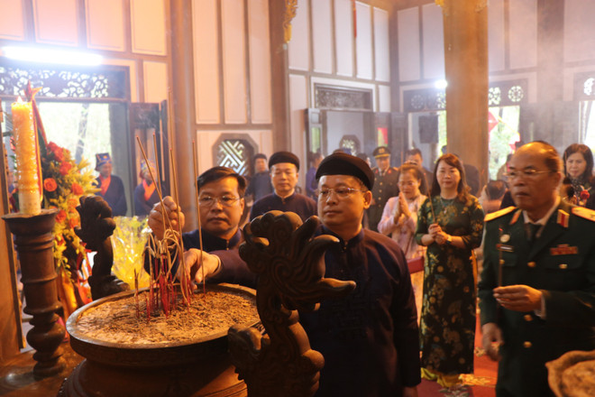 Khai hội đền Huyền Trân: Tri ân các bậc tiền nhân có công với đất nước ảnh 1