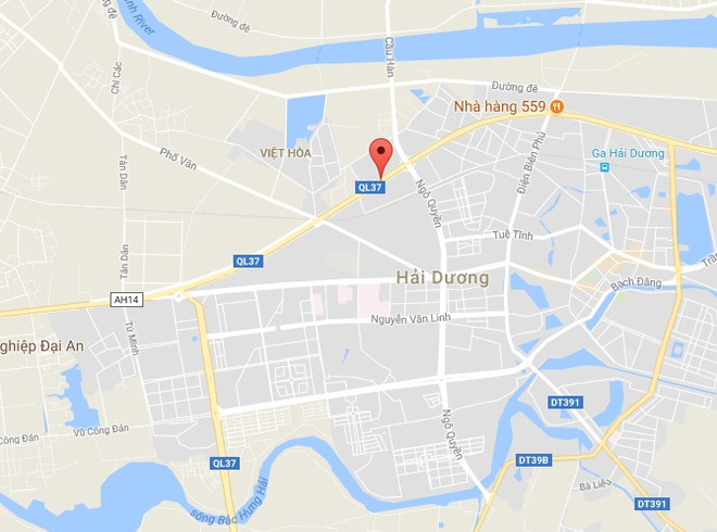 Va chạm giữa 2 container, Quốc lộ 37 đoạn qua Hải Dương tắc gần 7km ảnh 1