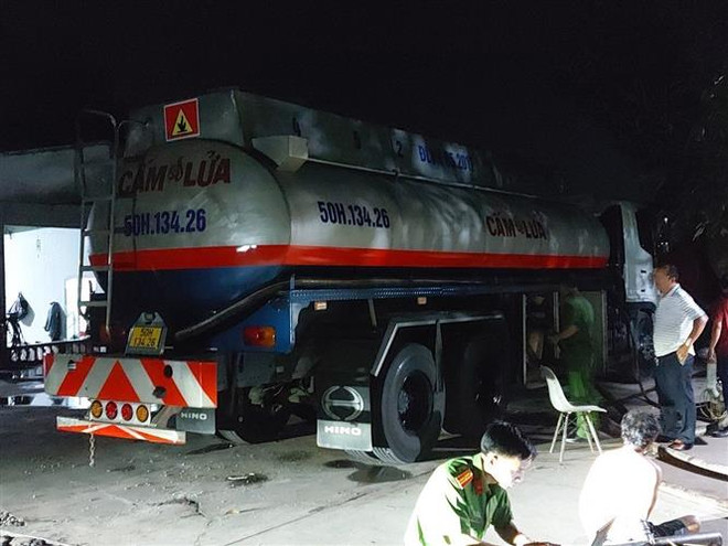 Bà Rịa-Vũng Tàu: Bắt quả tang vụ sản xuất xăng giả quy mô lớn ảnh 1