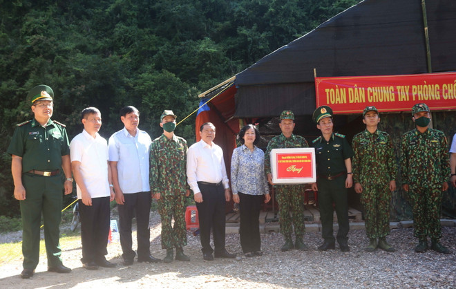 Trưởng ban Dân vận TW thăm cán bộ, chiến sỹ biên phòng Cao Bằng ảnh 1