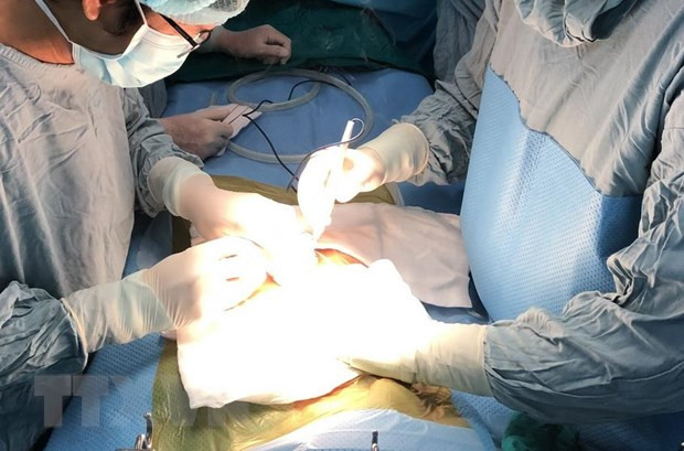 Cứu sống bé trai 4 tuổi bị tai nạn giao thông nguy kịch qua 3 lần mổ ảnh 1