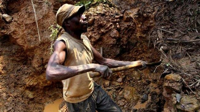 Tránh hòn đá, xe tải bị lật khiến hơn 30 người thương vong ảnh 1