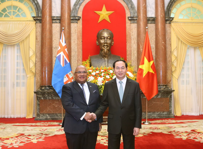 Chủ tịch nước Trần Đại Quang tiếp Ngài Isikeli Mataitoga, Đại sứ Fiji tại Việt Nam đến trình Quốc thư. (Ảnh: Nhan Sáng/TTXVN) Chủ tịch nước Trần Đại Quang tiếp các Đại sứ đến trình Quốc thư ảnh 4