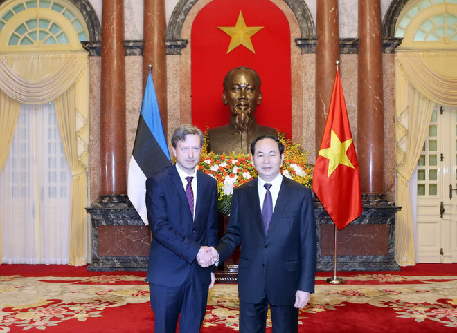 Chủ tịch nước Trần Đại Quang tiếp ngài Marten Kokk, Đại sứ Estonia tại Việt Nam đến trình Quốc thư. (Ảnh: Nhan Sáng/TTXVN) Chủ tịch nước Trần Đại Quang tiếp các Đại sứ đến trình Quốc thư ảnh 8