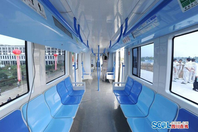 Sửng sốt với tàu treo chạy bằng pin đầu tiên trên thế giới ảnh 7