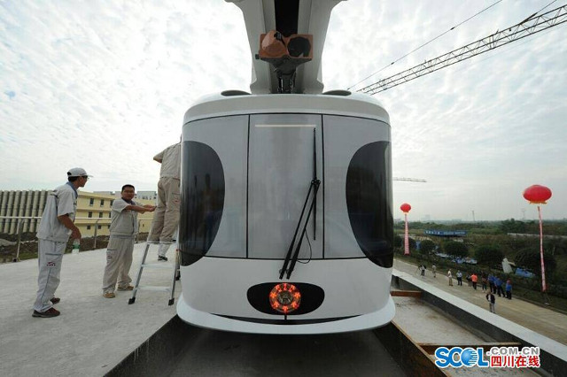 Sửng sốt với tàu treo chạy bằng pin đầu tiên trên thế giới ảnh 6