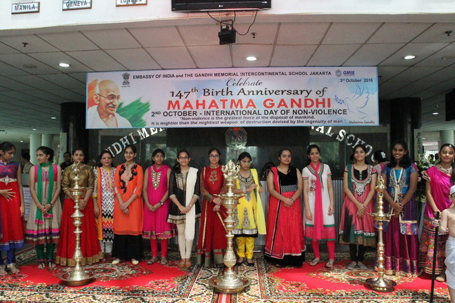 Tổ chức lễ kỷ niệm Ngày quốc tế không bạo lực ở Indonesia ảnh 1
