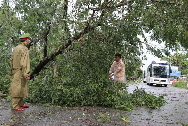 Thủ tướng: Không để người dân đói rét, không có chỗ ở sau bão lũ ảnh 2