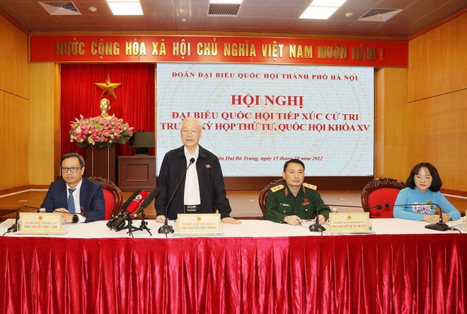 Tổng Bí thư Nguyễn Phú Trọng cùng các đại biểu Quốc hội Đơn vị bầu cử số 1 tiếp xúc cử tri các quận Hai Bà Trưng, Ba Đình và Đống Đa, Hà Nội. (Ảnh: Trí Dũng/TTXVN) Nhiều ý kiến của cử tri gửi tới Kỳ họp thứ 4 Quốc hội khóa XV ảnh 1