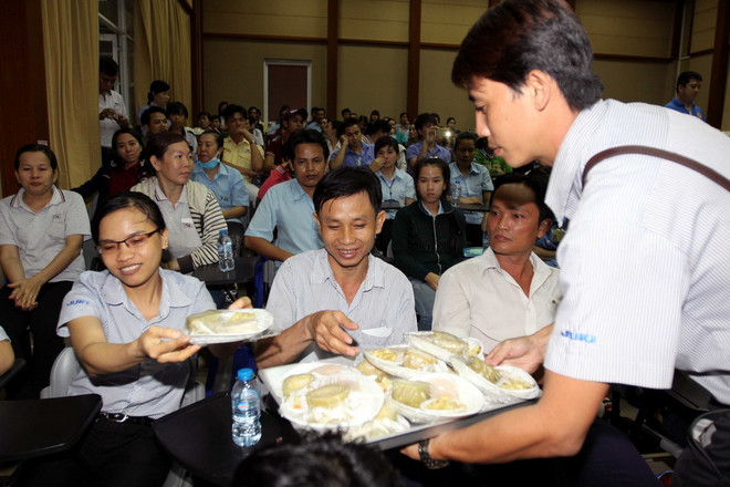 Không khí ngày làm việc đầu tiên sau kỳ nghỉ Tết tại TP Hồ Chí Minh ảnh 1