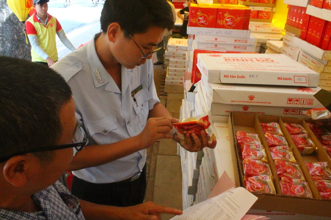 Kiểm tra đột xuất các cơ sở kinh doanh bánh Trung Thu ở TP.HCM ảnh 1