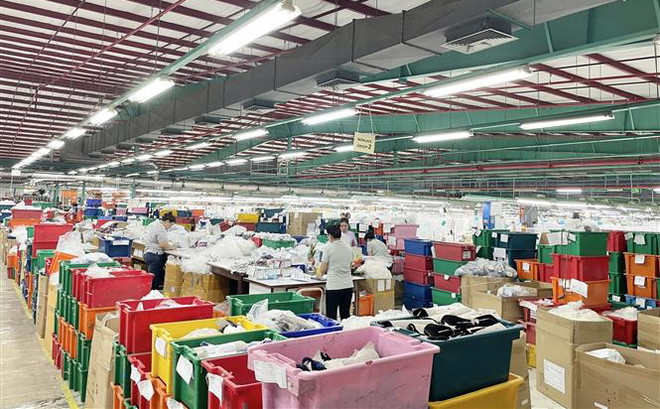 Bình Dương: Gần 3.000 công nhân đã đi làm sau khi nghỉ việc tập thể ảnh 1