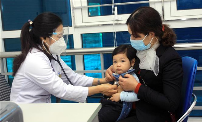 Lo ngại COVID-19, nhiều phụ huynh không đưa trẻ đi khám bệnh kịp thời ảnh 2