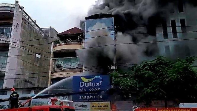 Thành phố Hồ Chí Minh: Cháy lớn ở cửa hàng sơn thiêu rụi nhiều tài sản ảnh 1